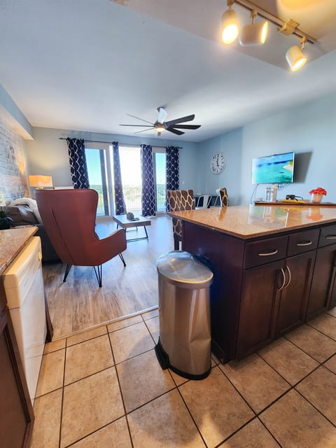 Laketown Wharf 735