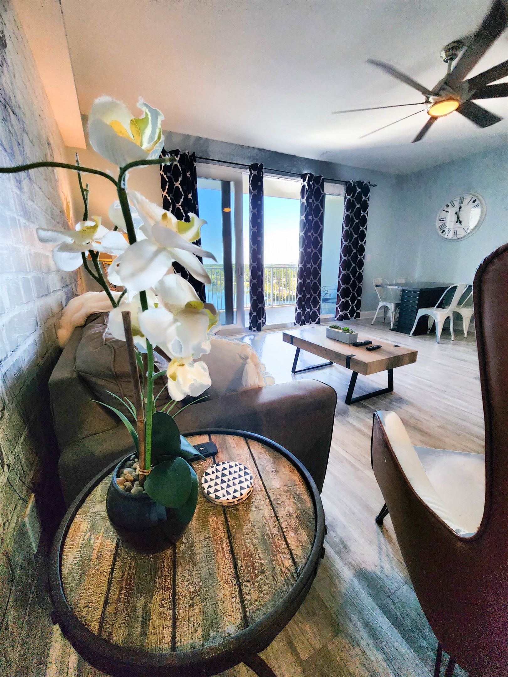 Laketown Wharf 735