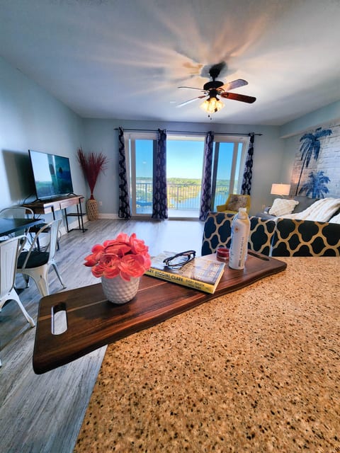 Laketown Wharf 736