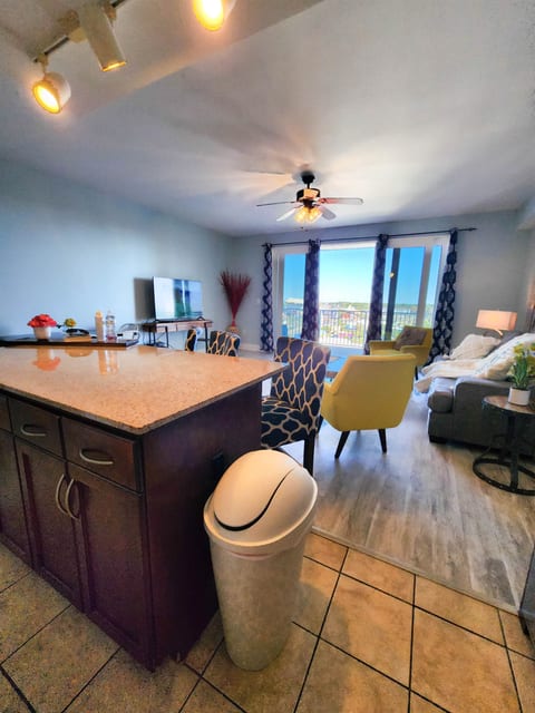 Laketown Wharf 736