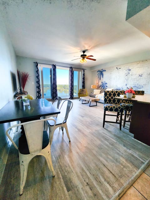 Laketown Wharf 736