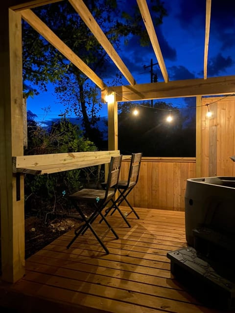 Bunker Haus Love Nest