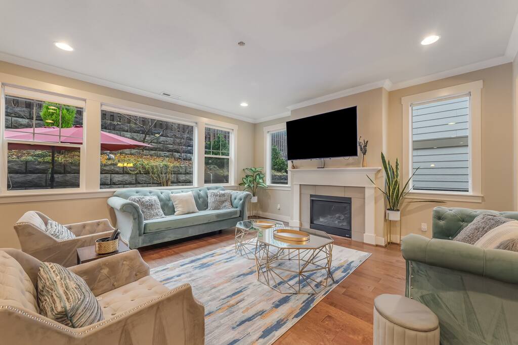 Spacious nice 5 bedroom house - Beaverton