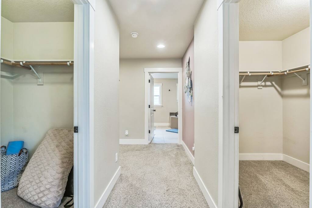 Spacious nice 5 bedroom house - Beaverton