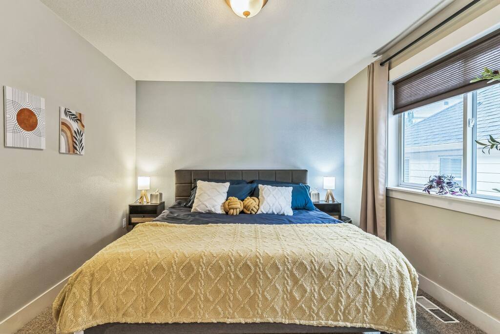 Spacious nice 5 bedroom house - Beaverton