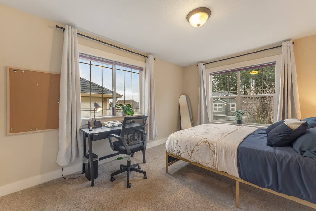 Spacious nice 5 bedroom house - Beaverton