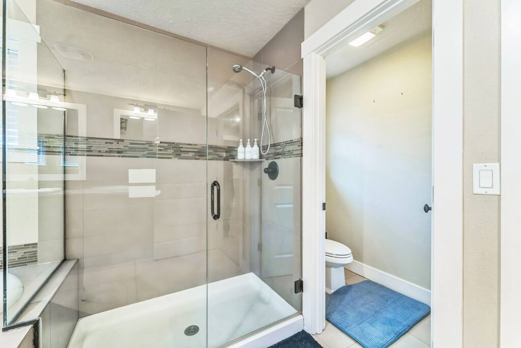 Spacious nice 5 bedroom house - Beaverton