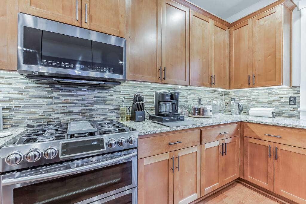 Spacious nice 5 bedroom house - Beaverton