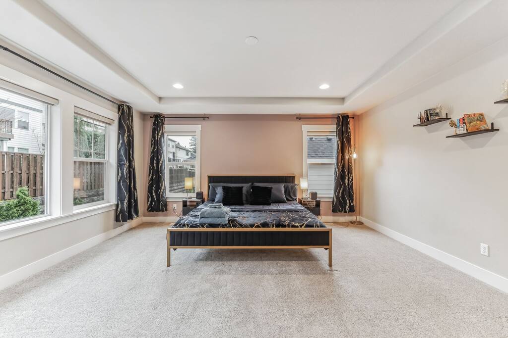 Spacious nice 5 bedroom house - Beaverton