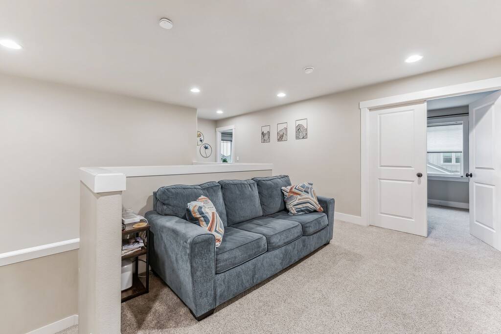 Spacious nice 5 bedroom house - Beaverton