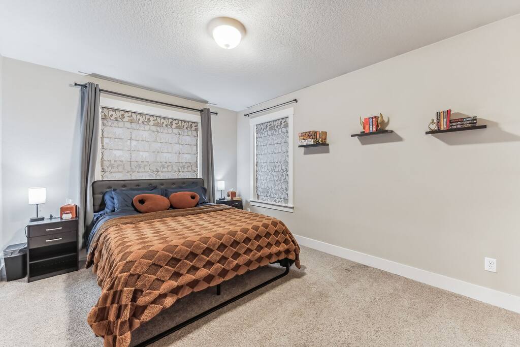 Spacious nice 5 bedroom house - Beaverton