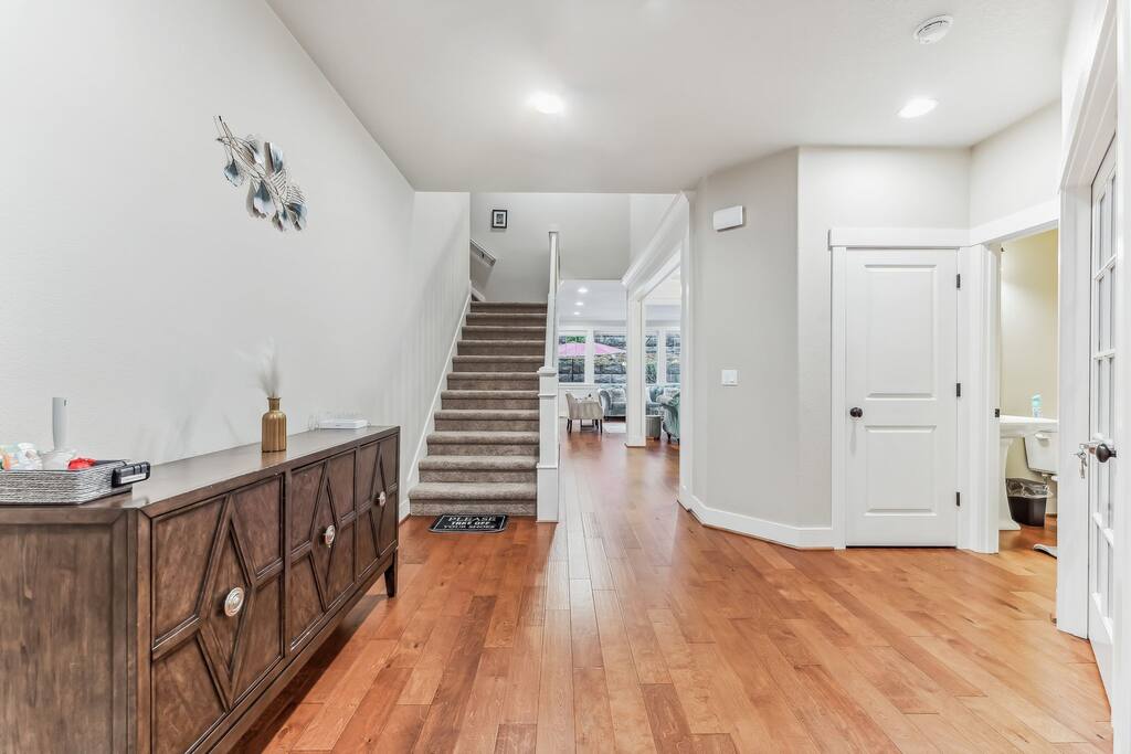 Spacious nice 5 bedroom house - Beaverton