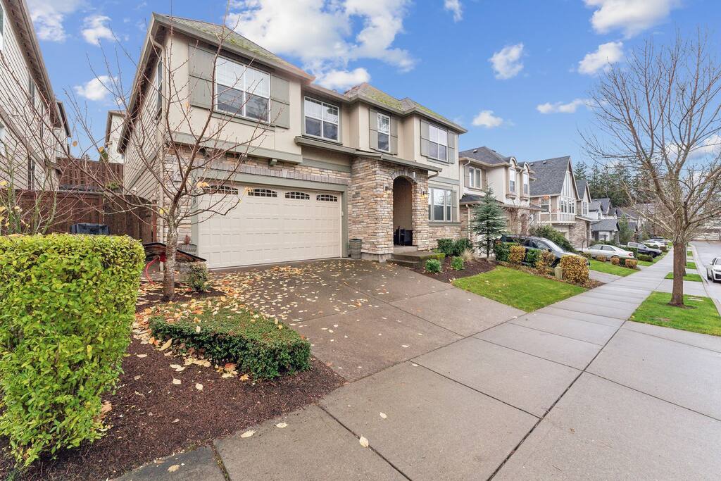 Spacious nice 5 bedroom house - Beaverton