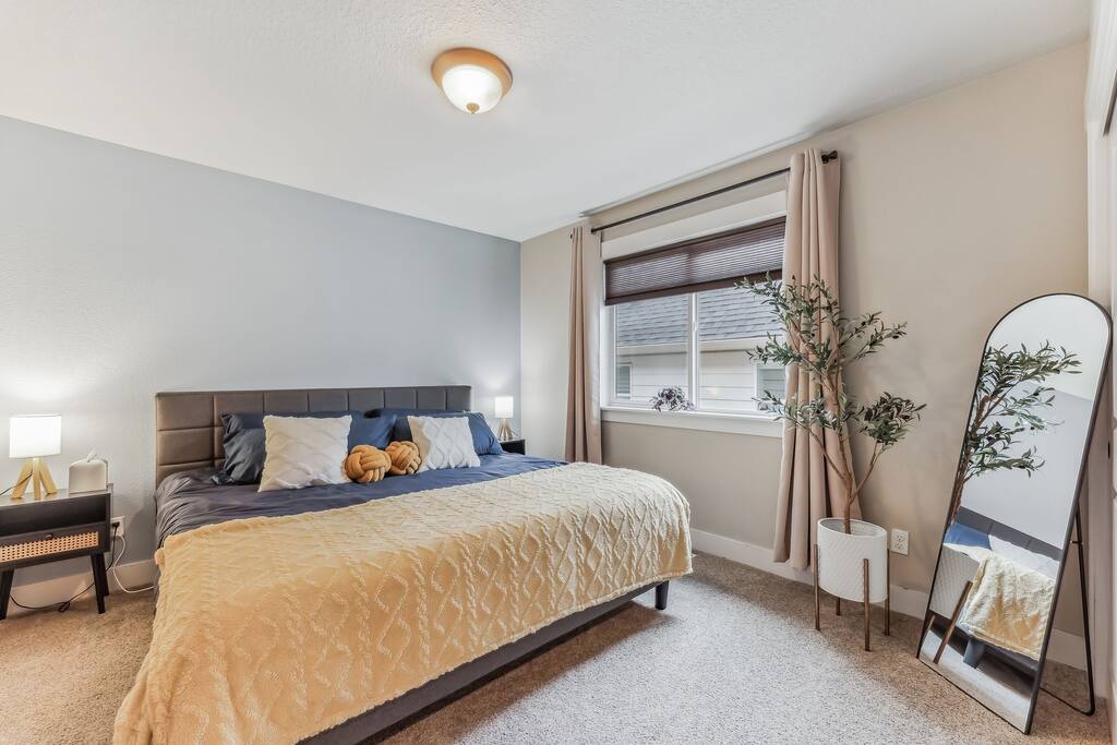 Spacious nice 5 bedroom house - Beaverton