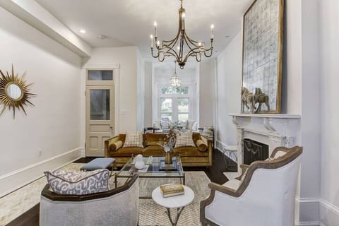Luxe 5BR / 3BA, 2 Blks to Capitol & Metro