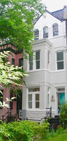Luxe 5BR / 3BA, 2 Blks to Capitol & Metro
