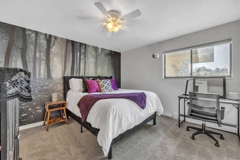 LUX Modern Condo | POOL | Free Parking | CLEAN