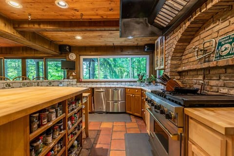 Stunning 4,000 sq. ft. Stratton Chalet