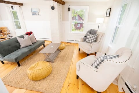Cute, Renovated Home on River, Walk to Downtown