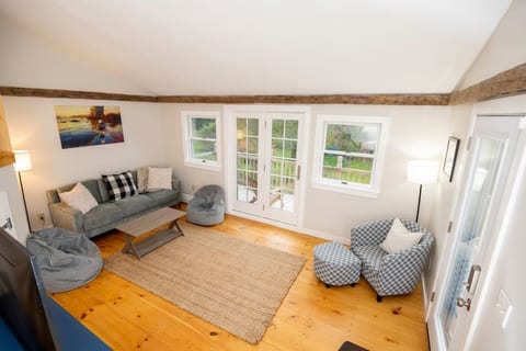 Cute, Renovated Home on River, Walk to Downtown