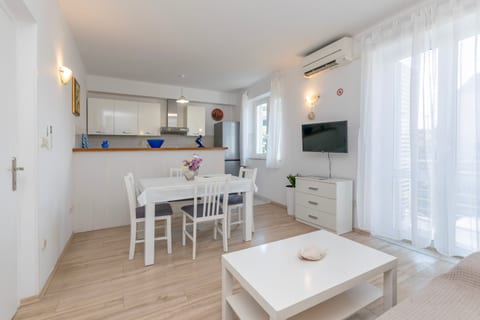 Apartments Pero - Unit 372512-13
