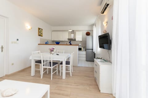 Apartments Pero - Unit 372512-13
