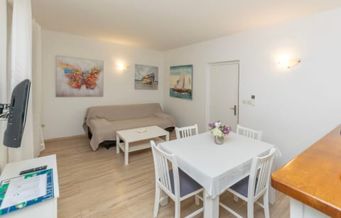Apartments Pero - Unit 372512-13