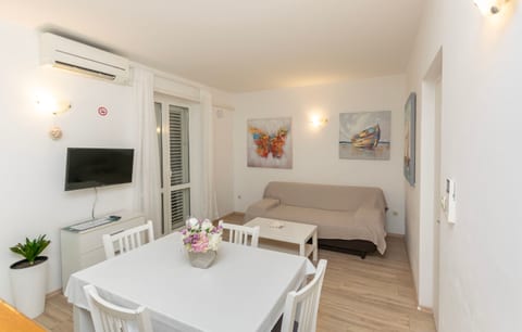 Apartments Pero - Unit 372512-13