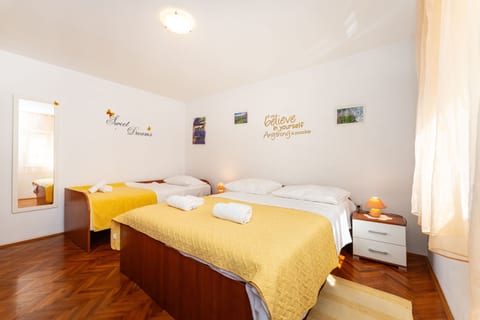 Apartments Nadica - Unit 373432-13