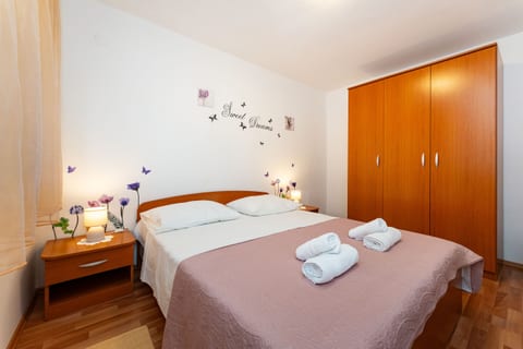 Apartments Nadica - Unit 373432-13