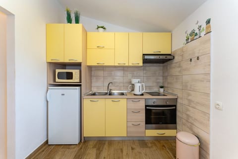 Apartments Nadica - Unit 373433-13