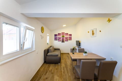 Apartments Nadica - Unit 373433-13
