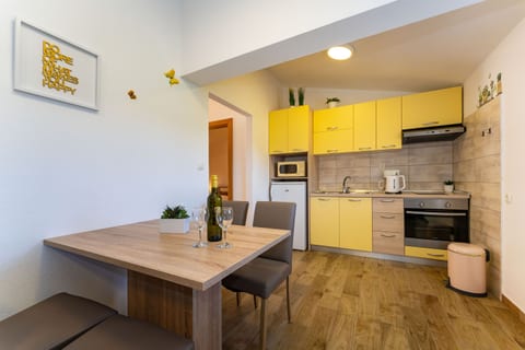 Apartments Nadica - Unit 373433-13