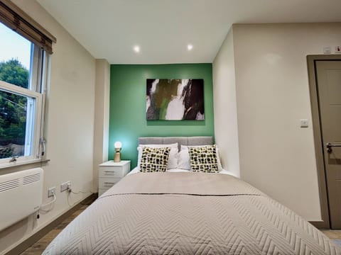 *Netflix*Heart of Battersea*W/D*Self Check-In*Desk