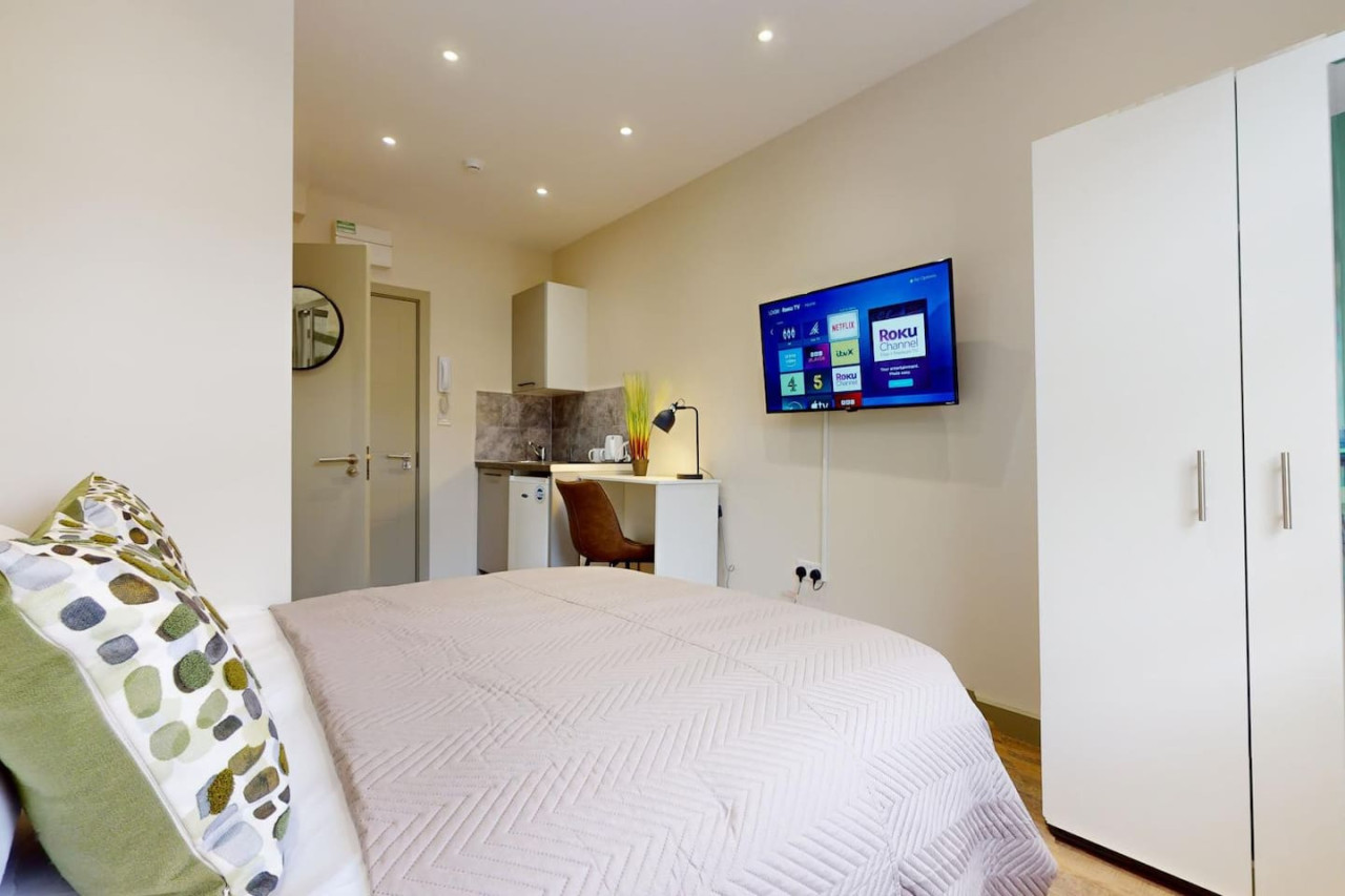 *Netflix*Heart of Battersea*W/D*Self Check-In*Desk