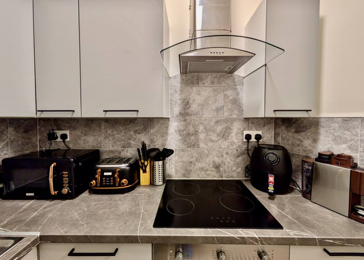 Enjoy a well-equipped communal kitchen featuring a microwave, kettle, toaster, air fryer, coffee maker, and full sets of crockery and cutlery. It’s perfect for preparing everything from morning coffee to evening meals. Enjoy a well-equipped communal kitchen featuring a microwave, kettle, toaster, air fryer, coffee maker, and full sets of crockery and cutlery. It’s perfect for preparing everything from morning coffee to evening meals. - Tranquil & Friendly: Studio Living Near Battersea