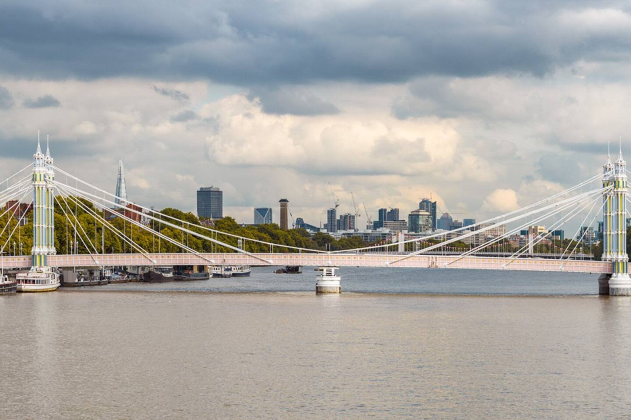 Just a 15-minute stroll to Chelsea Embankment and the iconic Albert Bridge, offering scenic riverside walks, picturesque views, and easy access to vibrant cafes, boutiques, and cultural spots along the Thames. Just a 15-minute stroll to Chelsea Embankment and the iconic Albert Bridge, offering scenic riverside walks, picturesque views, and easy access to vibrant cafes, boutiques, and cultural spots along the Thames. - Tranquil & Friendly: Studio Living Near Battersea