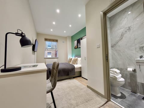 Fast Wifi|Self Check-In|9min to Train|Smart TV|W/D