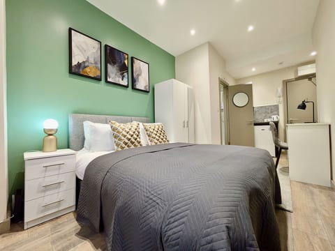 Fast Wifi|Self Check-In|9min to Train|Smart TV|W/D