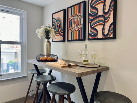 Fast Wifi|Netflix |Battersea Central |W/D|Smart TV