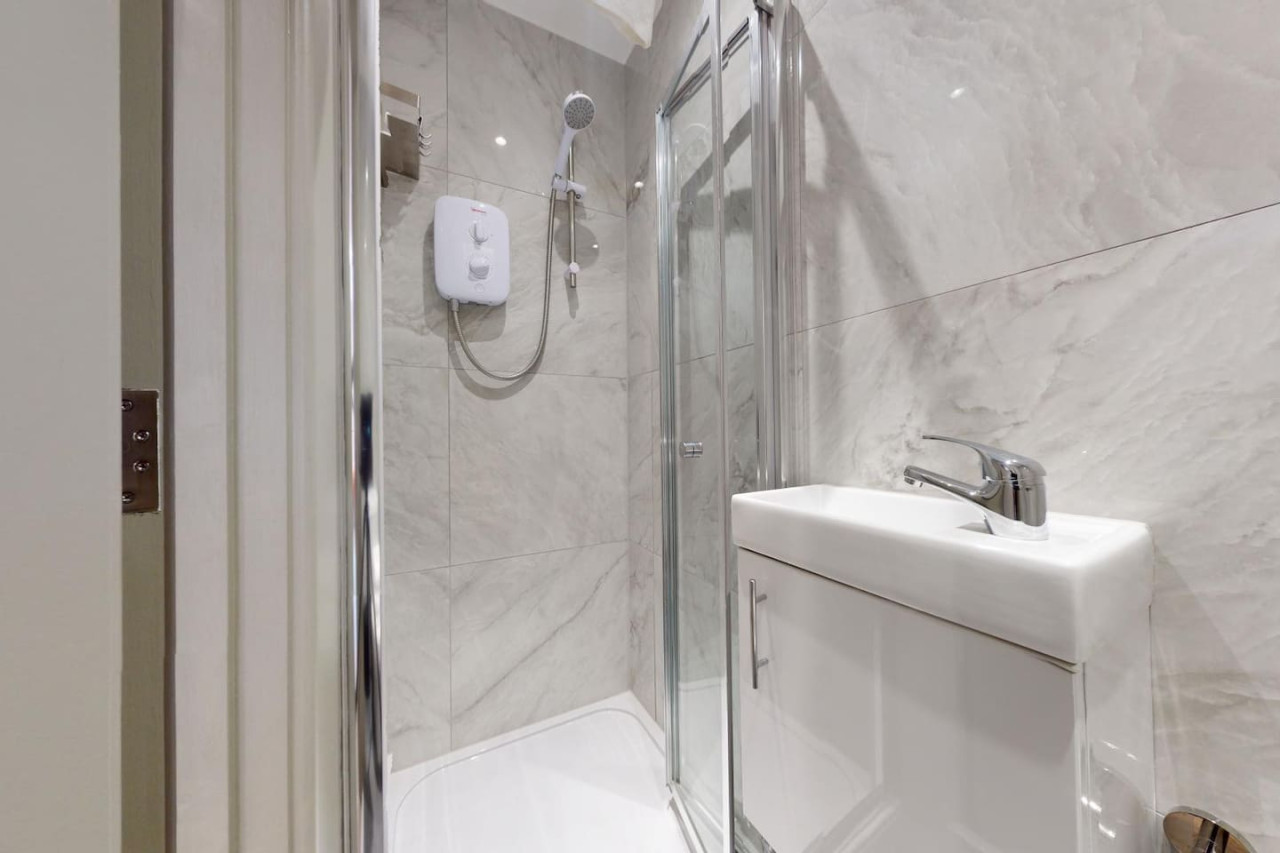 fast-wifiornetflix-orbattersea-central-orwdorsmart-tv/