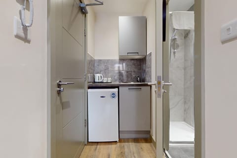 Fast Wifi|Netflix |Battersea Central |W/D|Smart TV