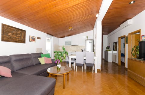 Apartments Jadro - Unit 372490-13