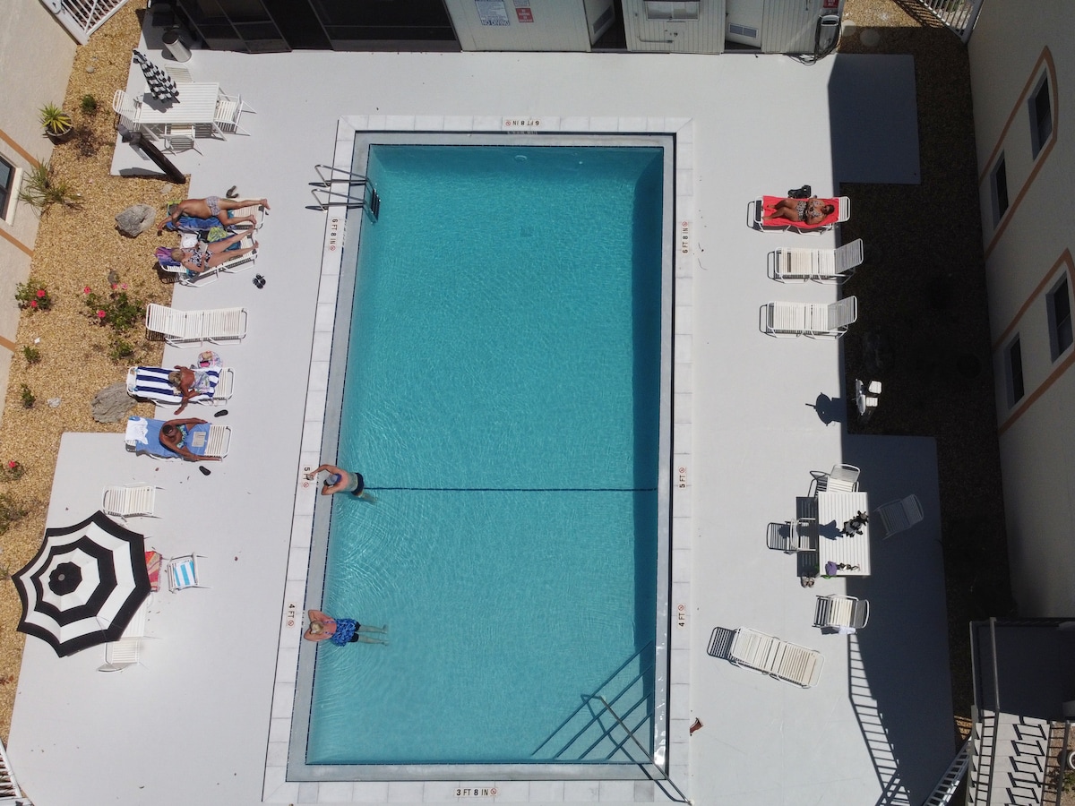 POOL! 5mi to Fort Myers & Sanibel Beaches.