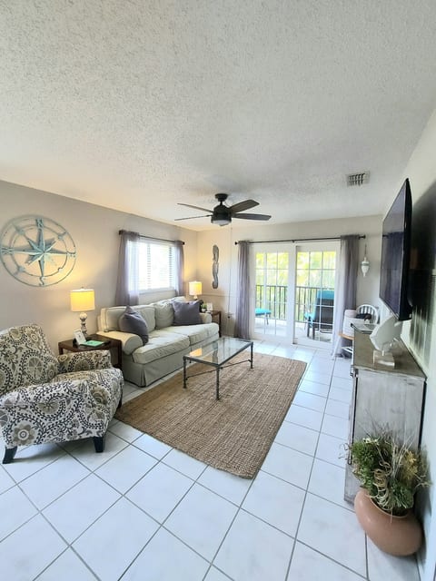 Spacious living room, comfy seating
