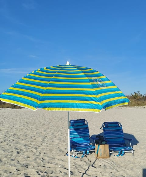 5 mi to Fort Myers & Sanibel Beaches. POOL!