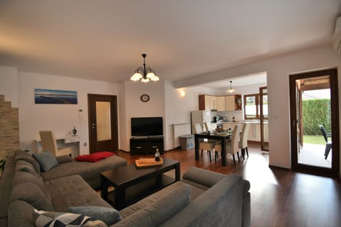Apartment Nina - Unit 376343-13