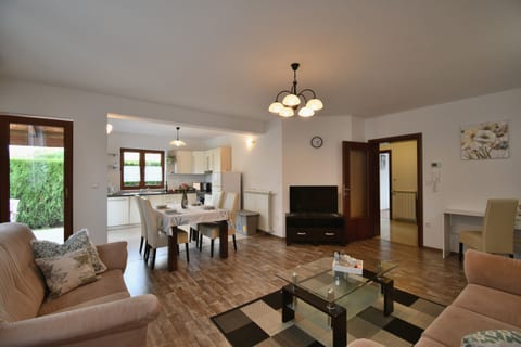 Apartment Nina - Unit 376344-13