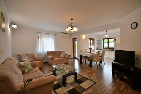 Apartment Nina - Unit 376344-13
