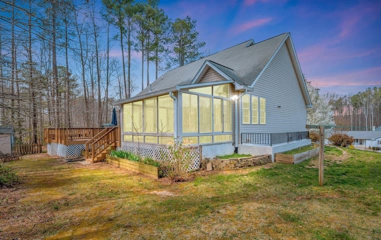 Lakeside Luxury:6BR w/ Game Room - Bumpass